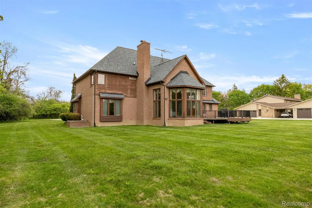 30060 Bristol Lane Bingham Farms Village MI 48025