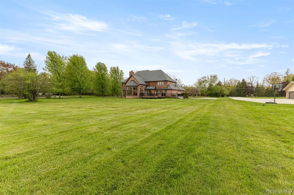 30060 Bristol Lane Bingham Farms Village MI 48025