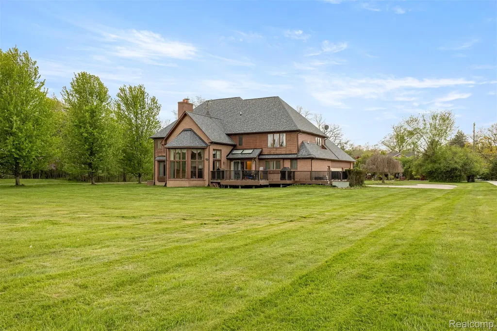 30060 Bristol Lane Bingham Farms Village MI 48025