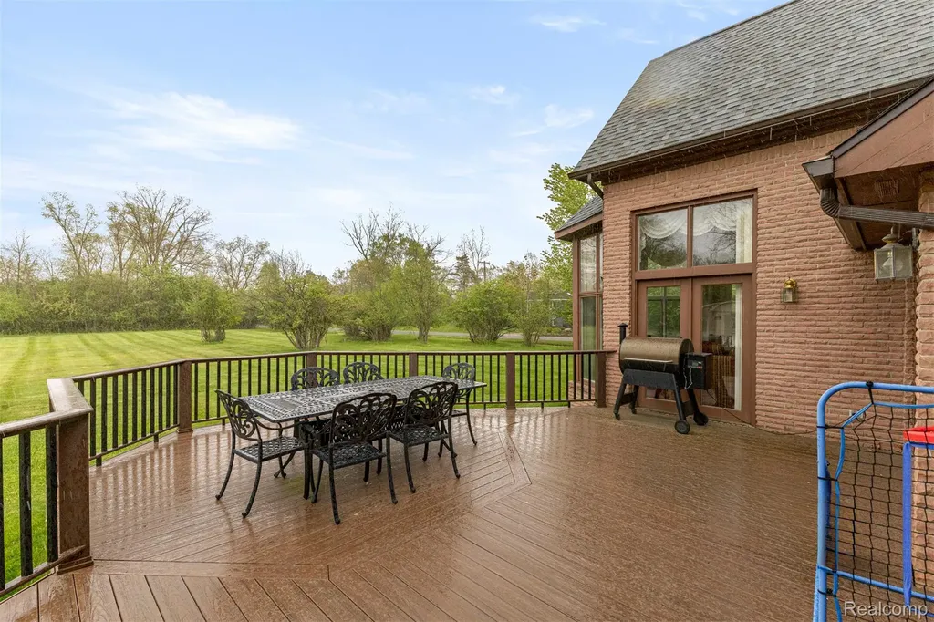 30060 Bristol Lane Bingham Farms Village MI 48025