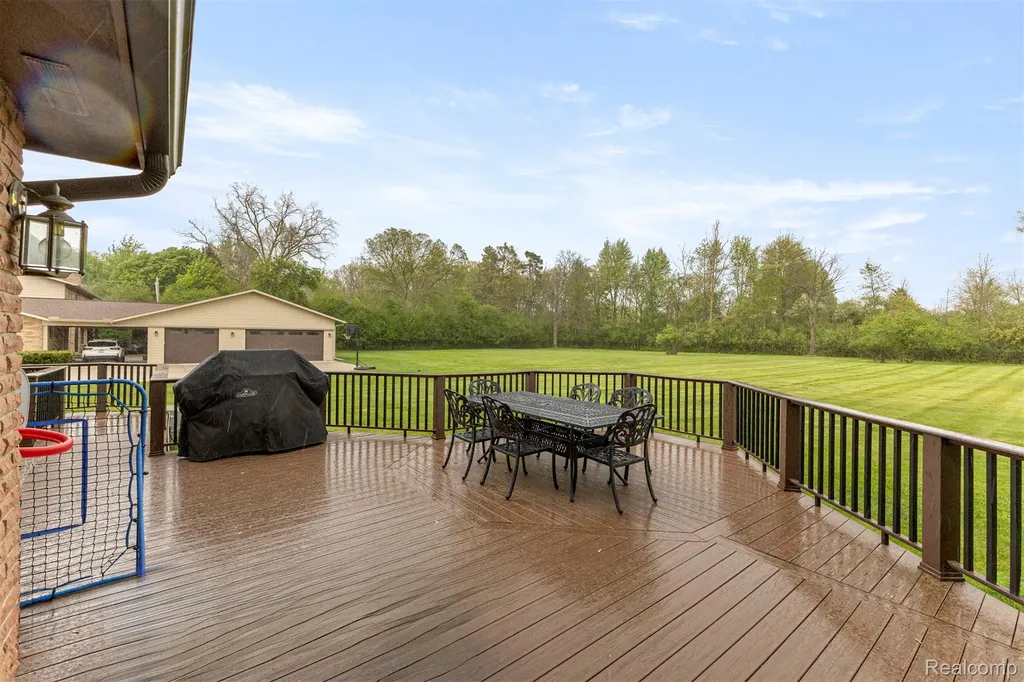 30060 Bristol Lane Bingham Farms Village MI 48025