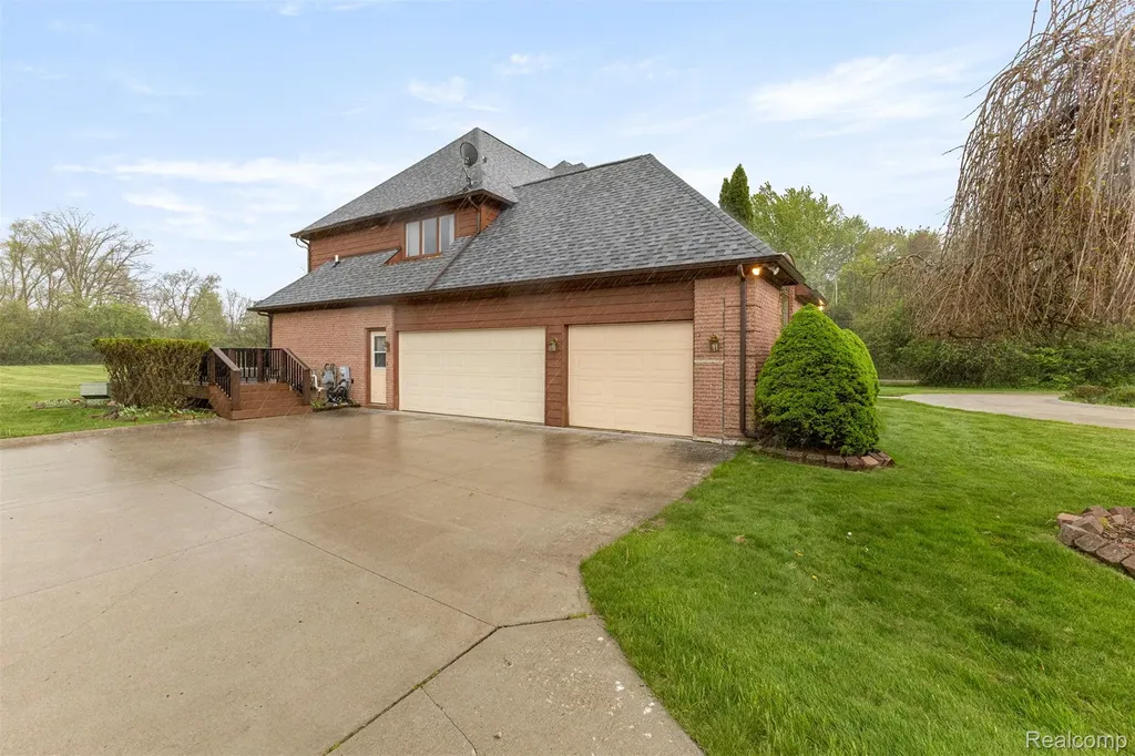 30060 Bristol Lane Bingham Farms Village MI 48025