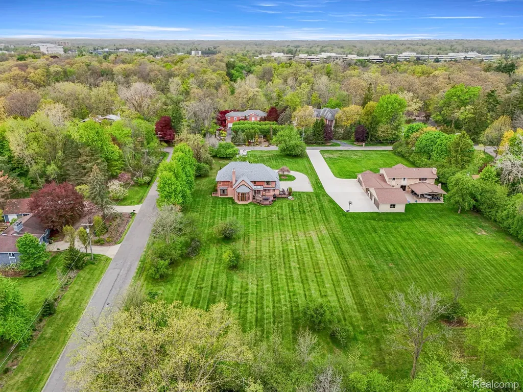 30060 Bristol Lane Bingham Farms Village MI 48025
