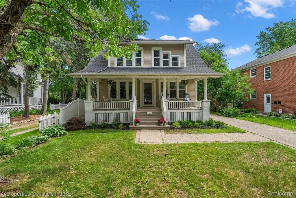 568 Saint Clair Avenue Grosse Pointe City MI 48230