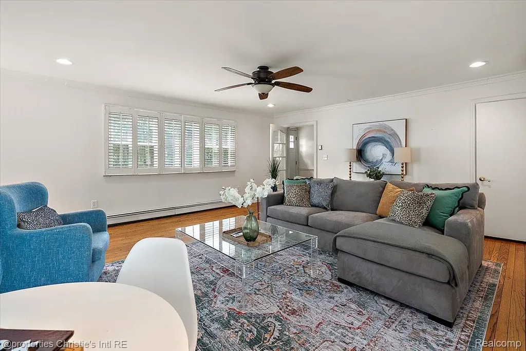 568 Saint Clair Avenue Grosse Pointe City MI 48230