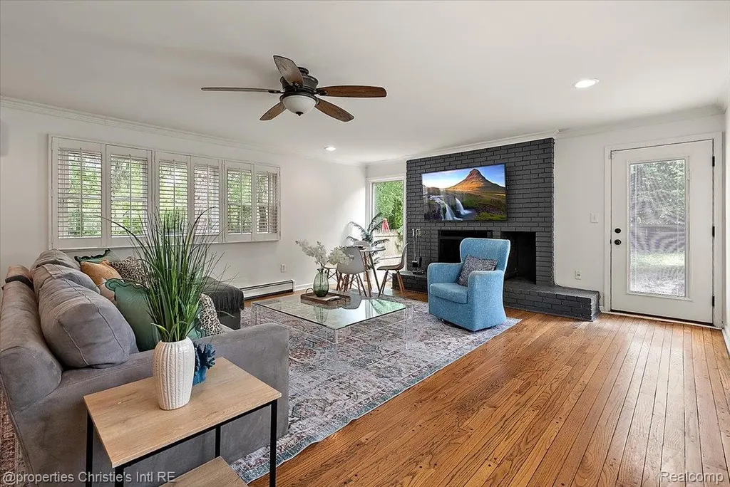 568 Saint Clair Avenue Grosse Pointe City MI 48230