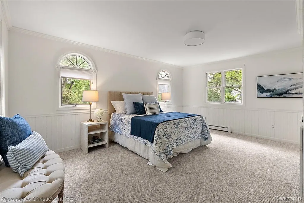 568 Saint Clair Avenue Grosse Pointe City MI 48230