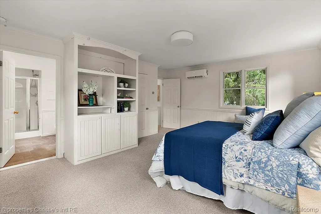 568 Saint Clair Avenue Grosse Pointe City MI 48230