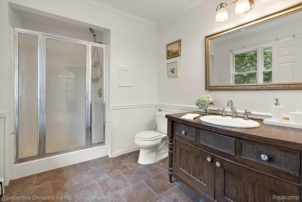 568 Saint Clair Avenue Grosse Pointe City MI 48230
