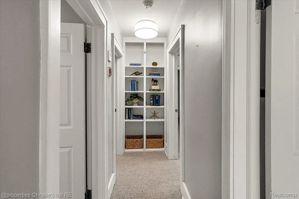 568 Saint Clair Avenue Grosse Pointe City MI 48230
