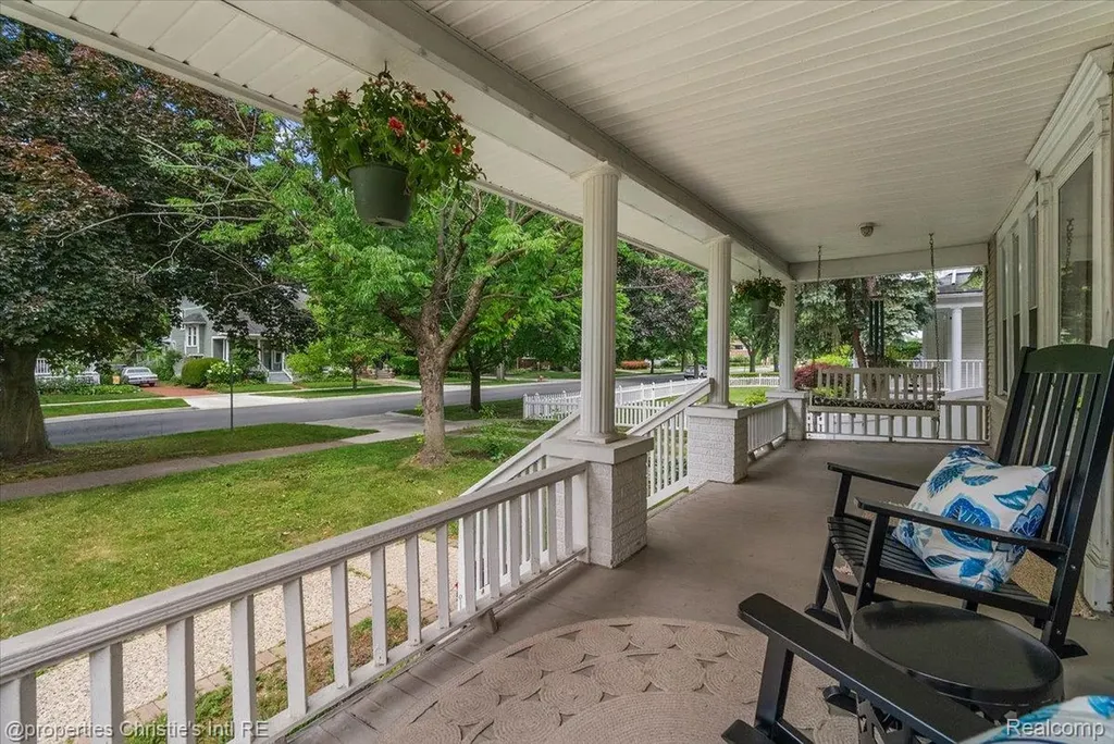 568 Saint Clair Avenue Grosse Pointe City MI 48230