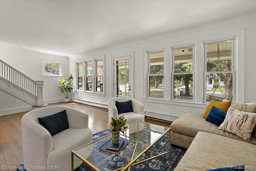 568 Saint Clair Avenue Grosse Pointe City MI 48230