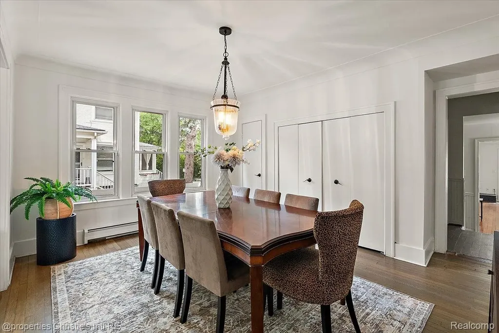 568 Saint Clair Avenue Grosse Pointe City MI 48230