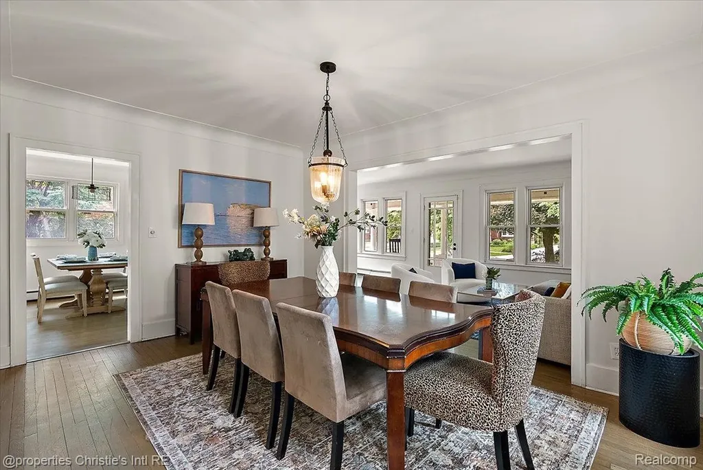 568 Saint Clair Avenue Grosse Pointe City MI 48230