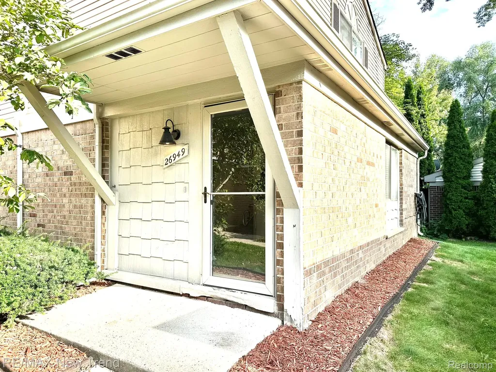 26949 Farmbrook Villa Drive Southfield City MI 48034