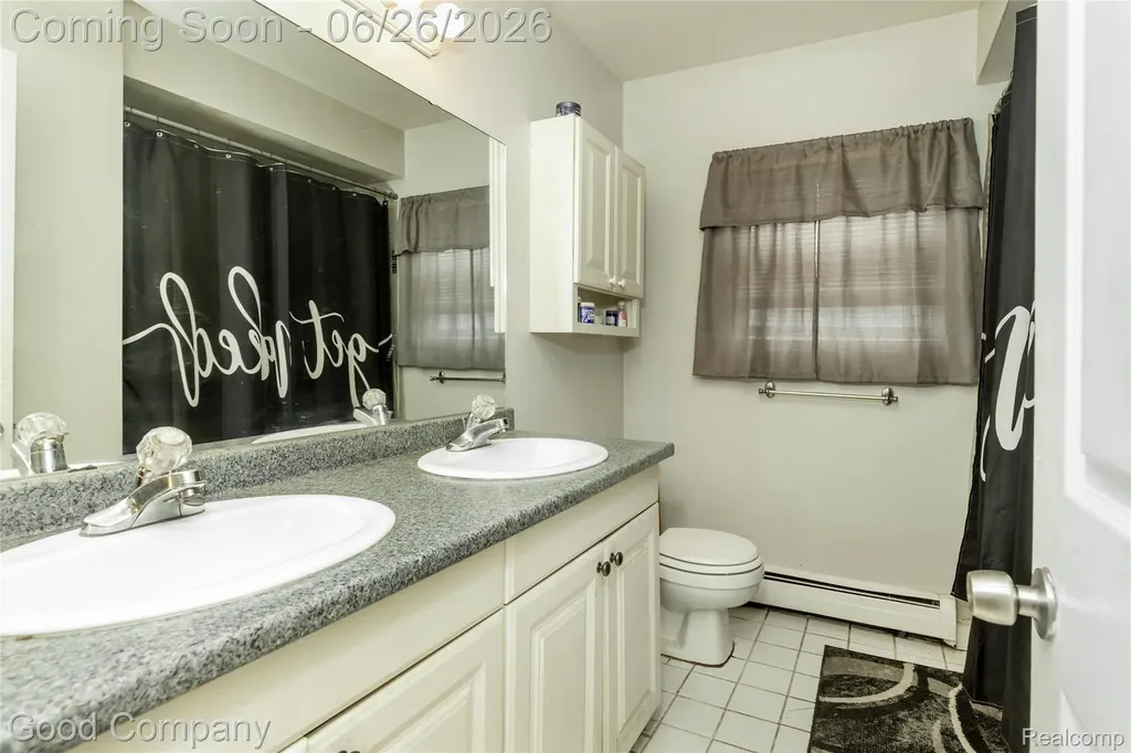 27081 Maywood Street Roseville City MI 48066
