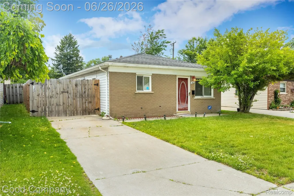 27081 Maywood Street Roseville City MI 48066