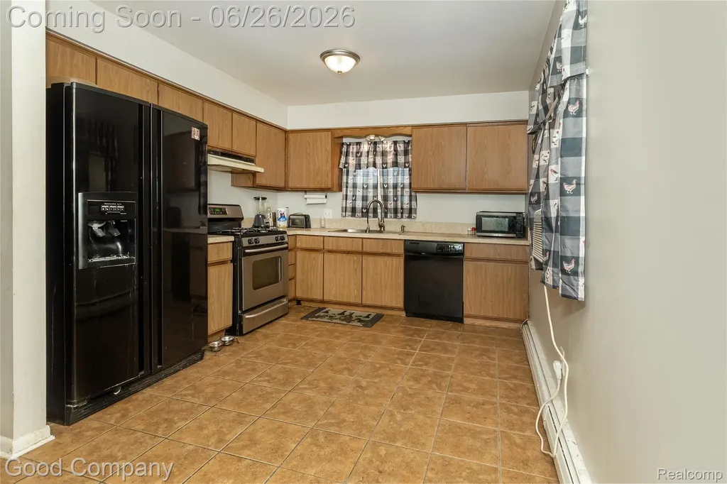 27081 Maywood Street Roseville City MI 48066