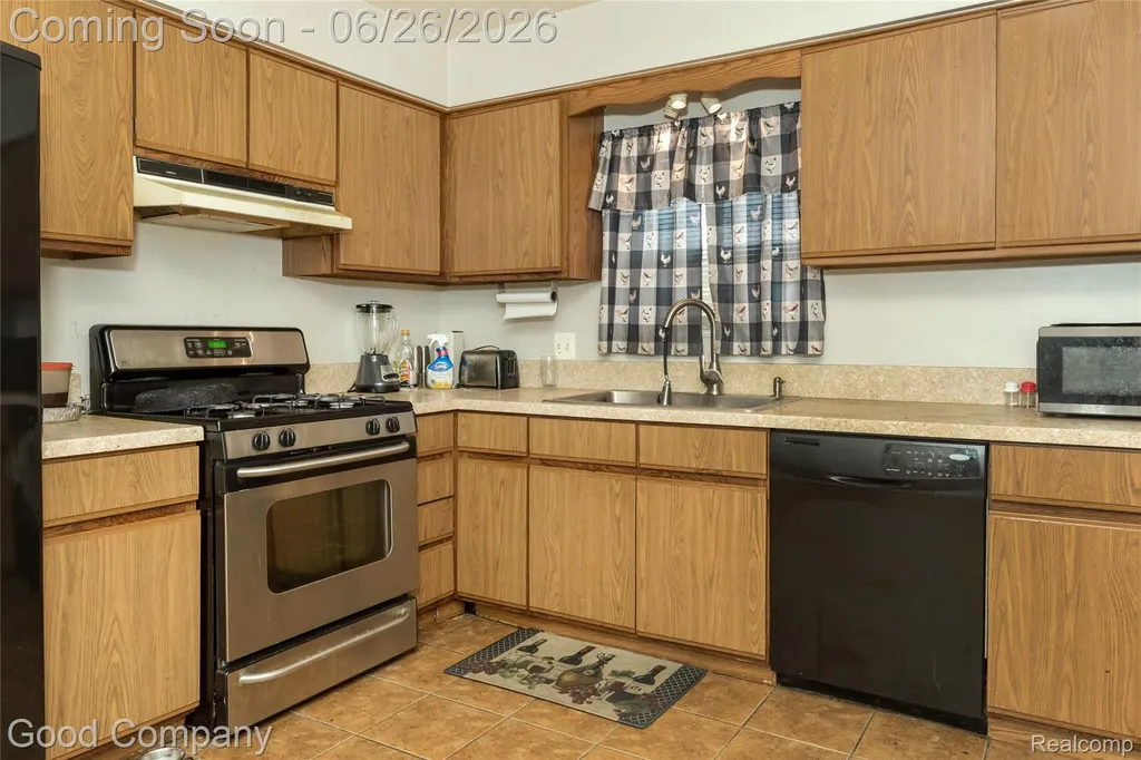 27081 Maywood Street Roseville City MI 48066