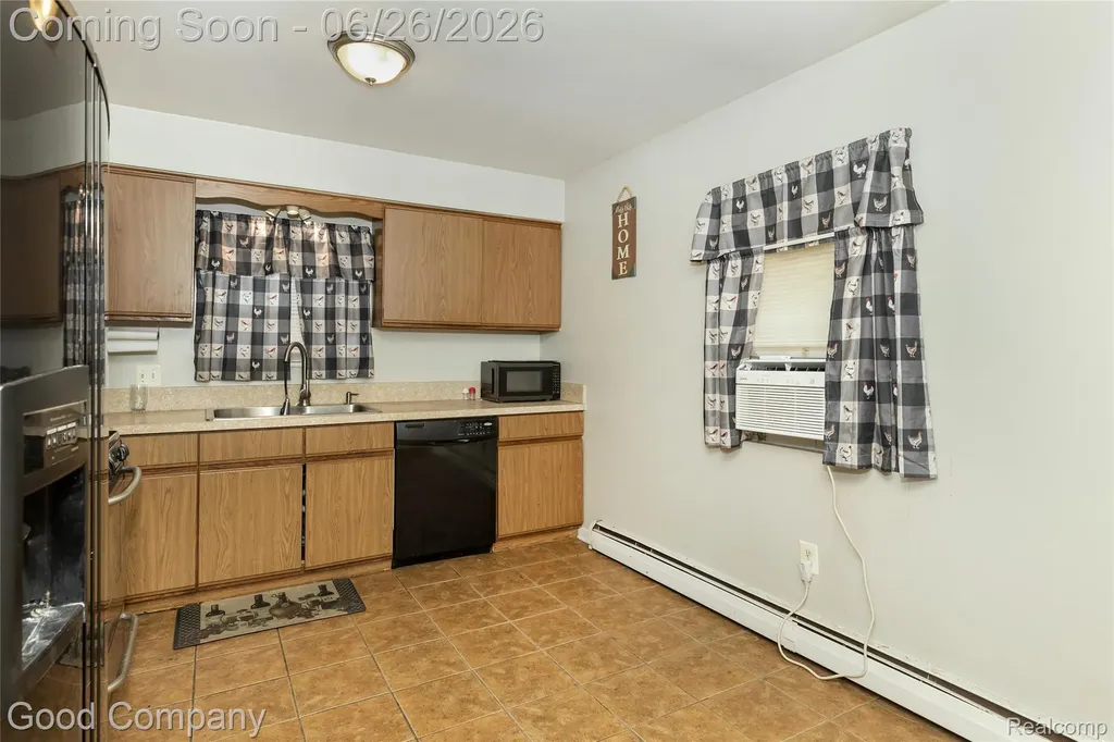 27081 Maywood Street Roseville City MI 48066