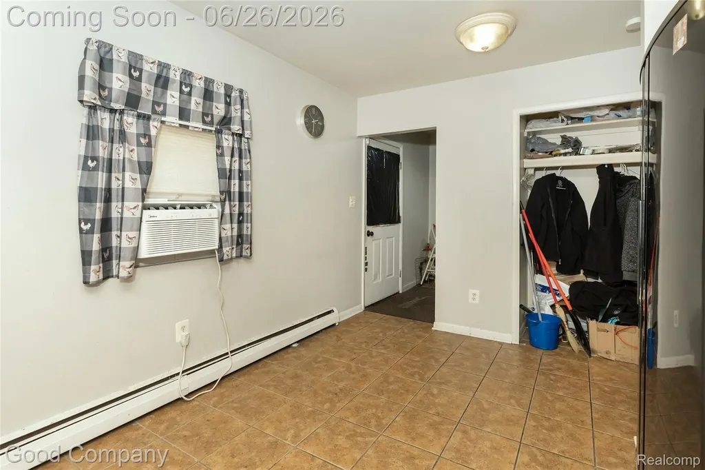 27081 Maywood Street Roseville City MI 48066