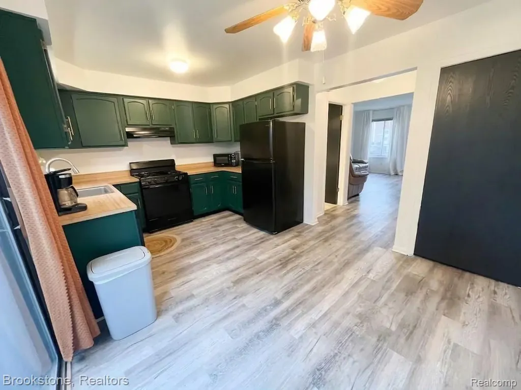 16369 Brittany Drive Roseville City MI 48066