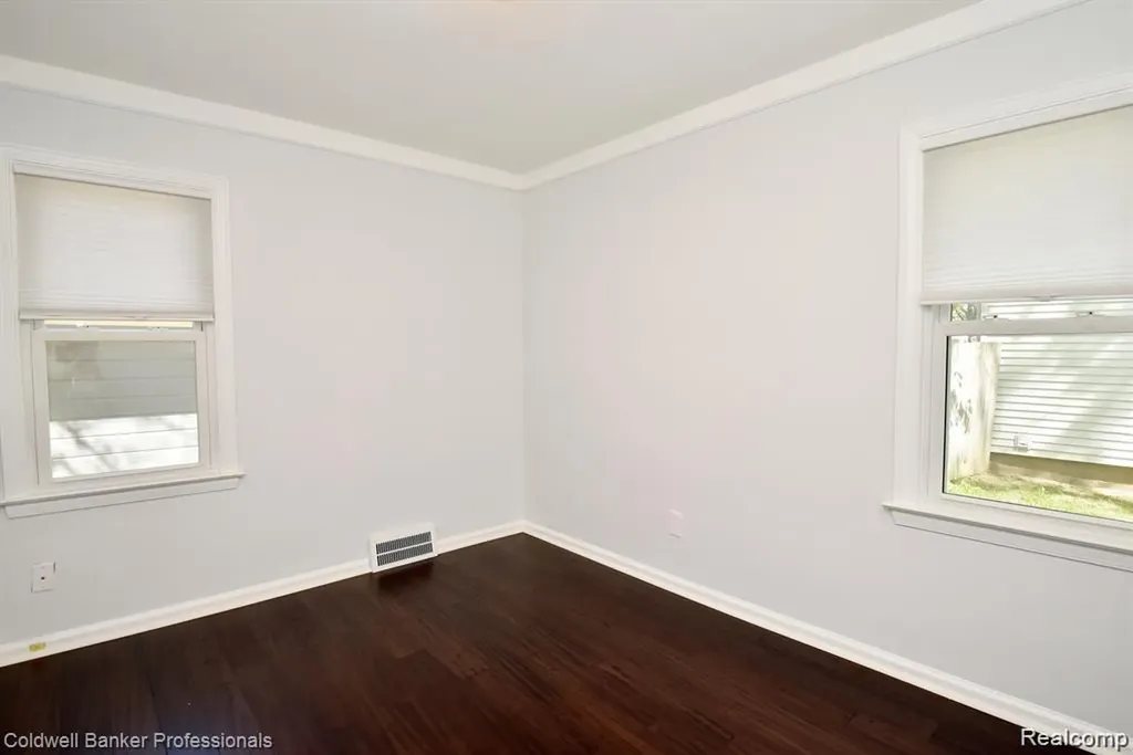 2659 Ellwood Avenue Berkley City MI 48072