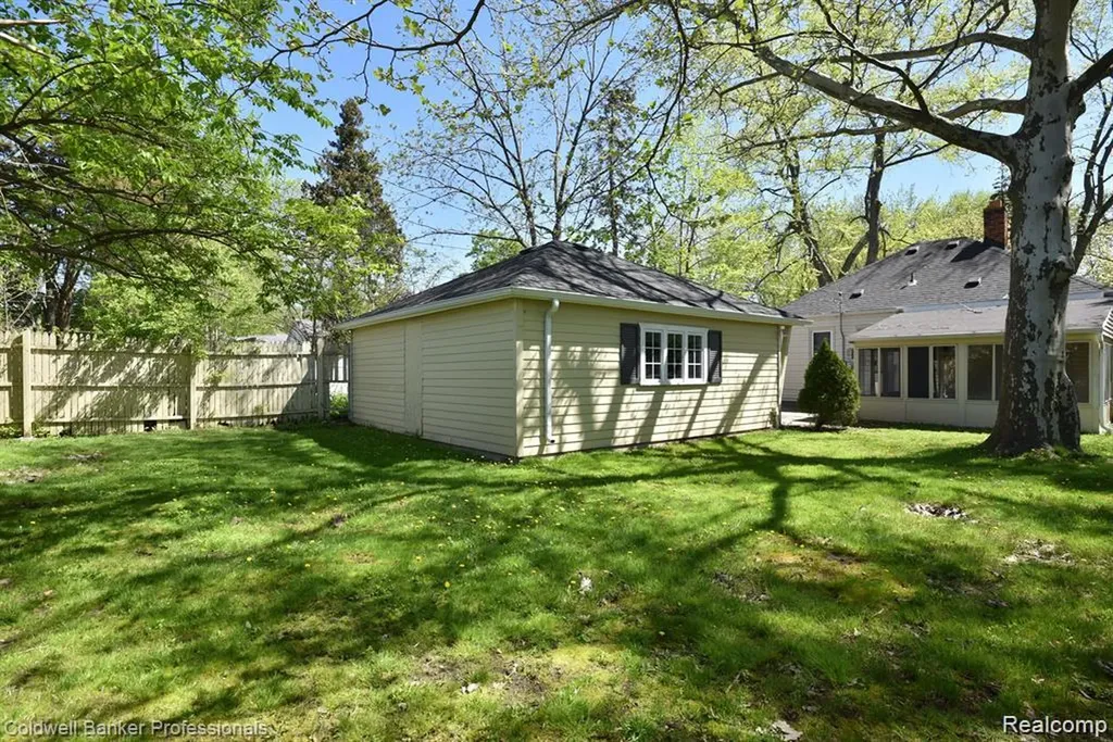 2659 Ellwood Avenue Berkley City MI 48072