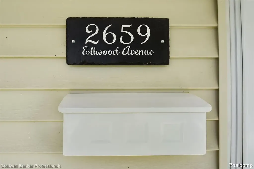 2659 Ellwood Avenue Berkley City MI 48072