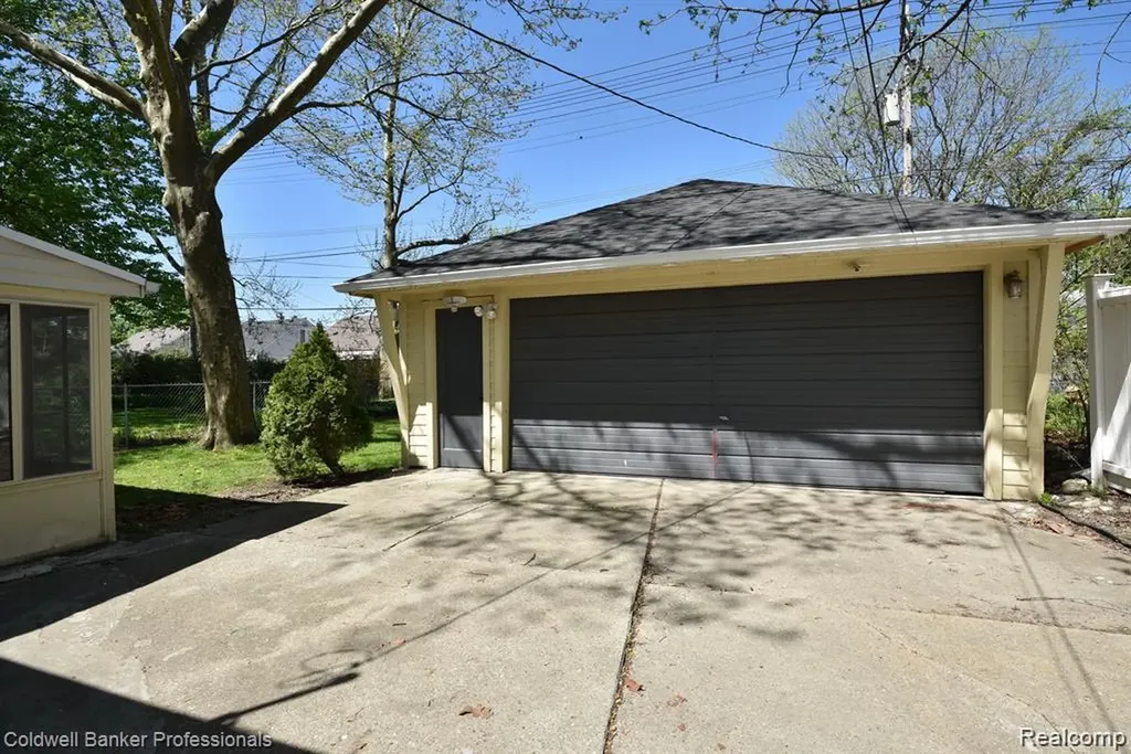 2659 Ellwood Avenue Berkley City MI 48072