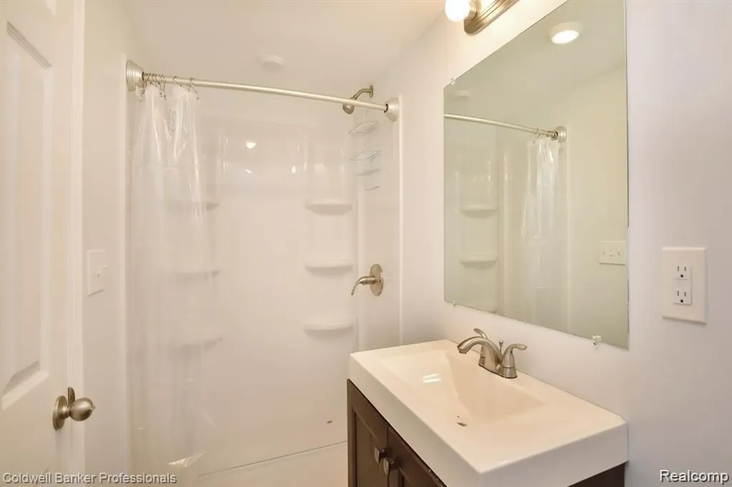 2659 Ellwood Avenue Berkley City MI 48072