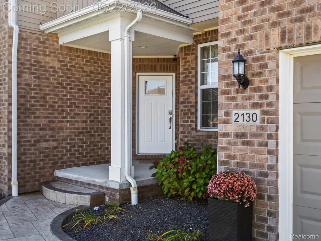 2130 Findley Circle Orion Charter Township MI 48360