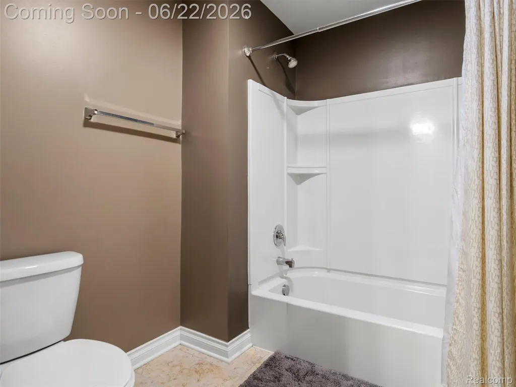 2130 Findley Circle Orion Charter Township MI 48360