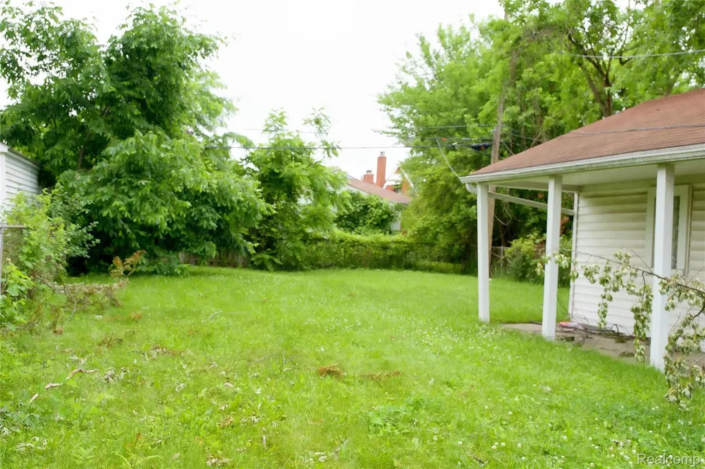 19189 Berden Street Detroit City MI 48236