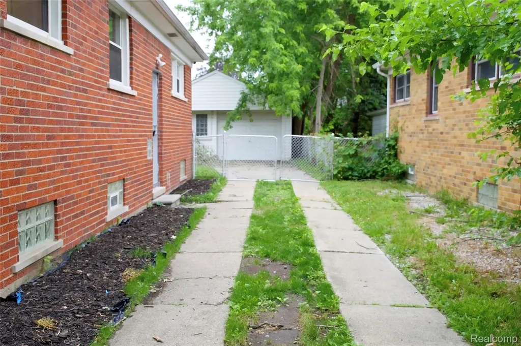 19189 Berden Street Detroit City MI 48236