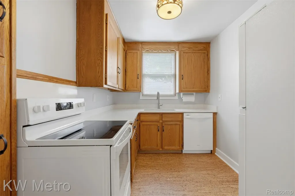 634 E Lewiston Avenue Ferndale City MI 48220
