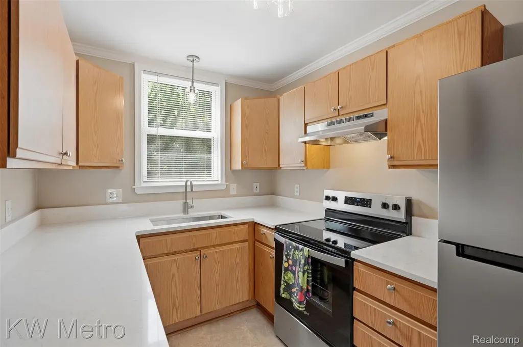 634 E Lewiston Avenue Ferndale City MI 48220