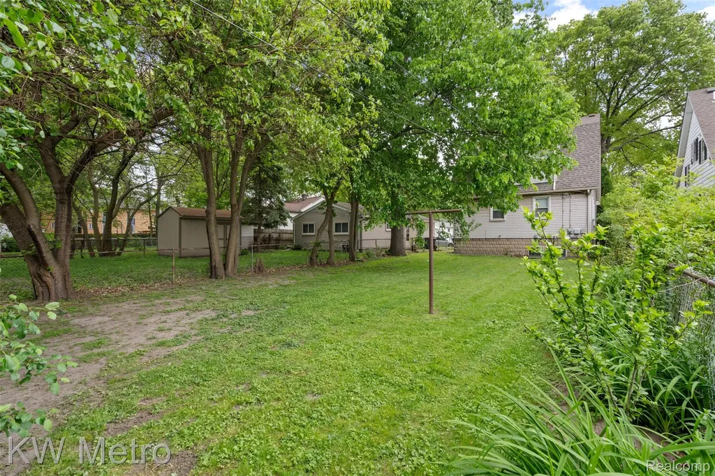 634 E Lewiston Avenue Ferndale City MI 48220