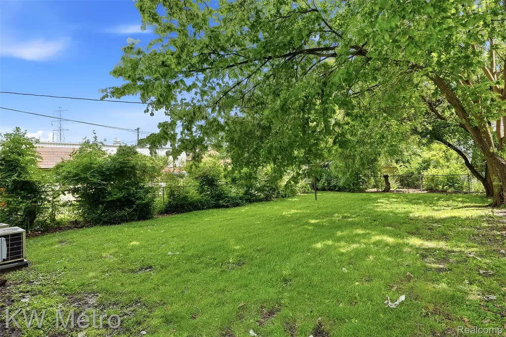 634 E Lewiston Avenue Ferndale City MI 48220