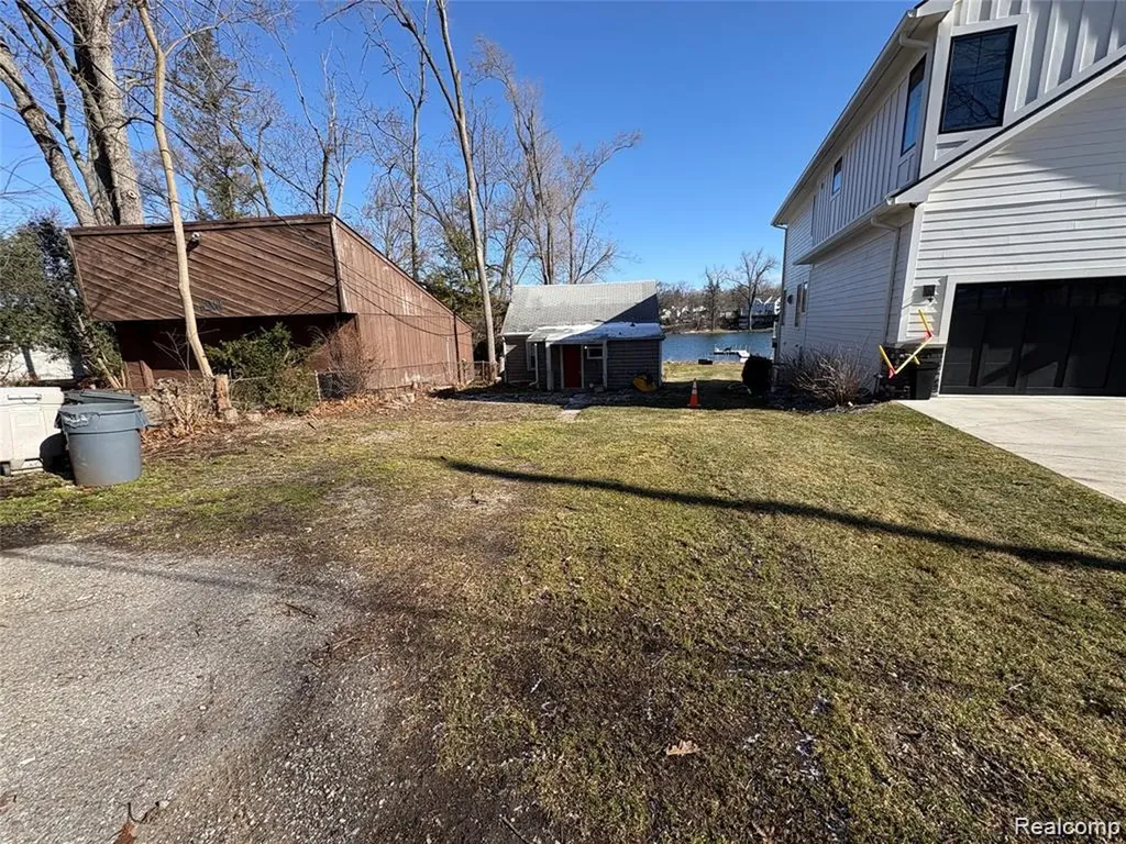 6912 Colony Drive West Bloomfield Charter Township MI 48323
