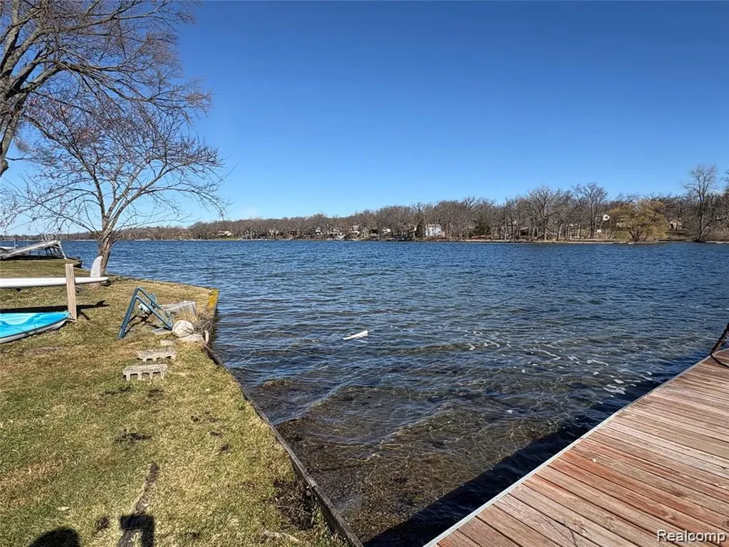 6912 Colony Drive West Bloomfield Charter Township MI 48323