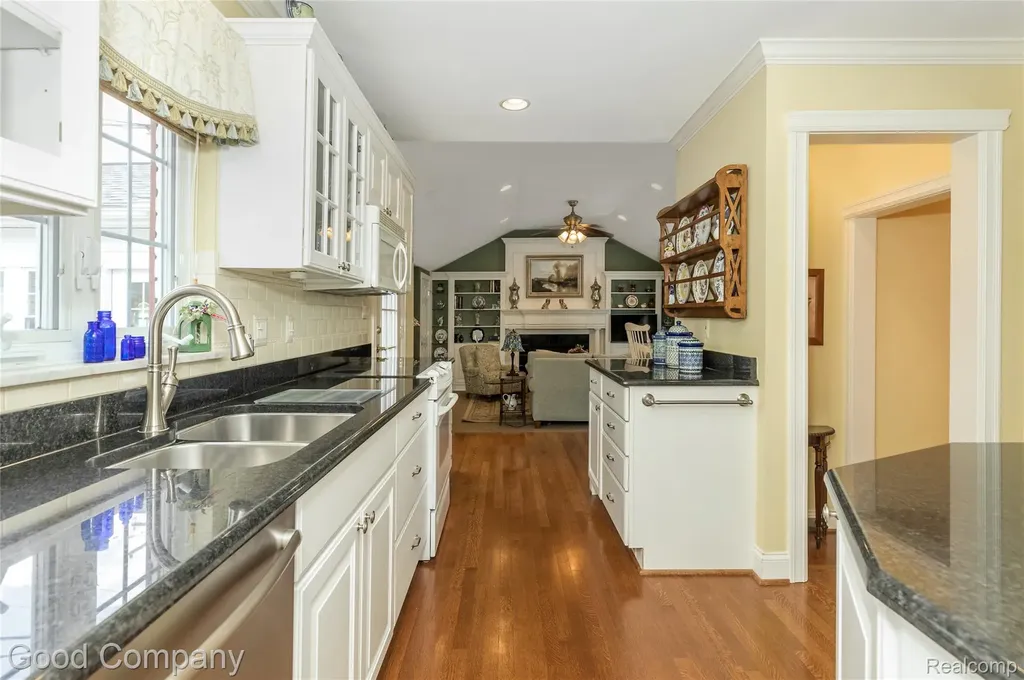 32291 Verona Circle Beverly Hills Village MI 48025