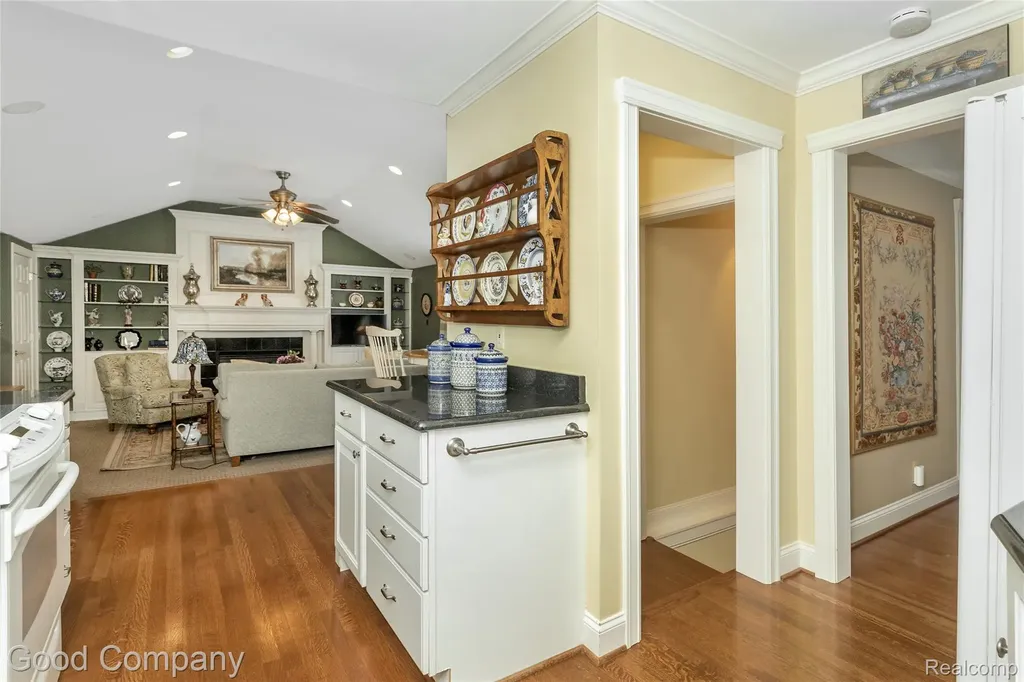 32291 Verona Circle Beverly Hills Village MI 48025