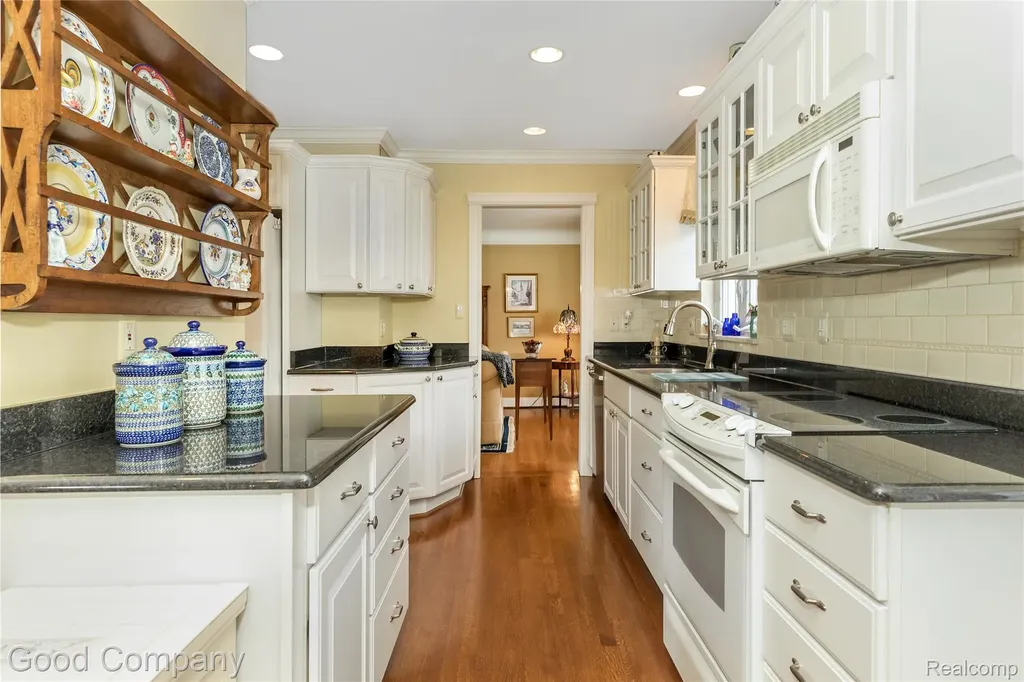 32291 Verona Circle Beverly Hills Village MI 48025