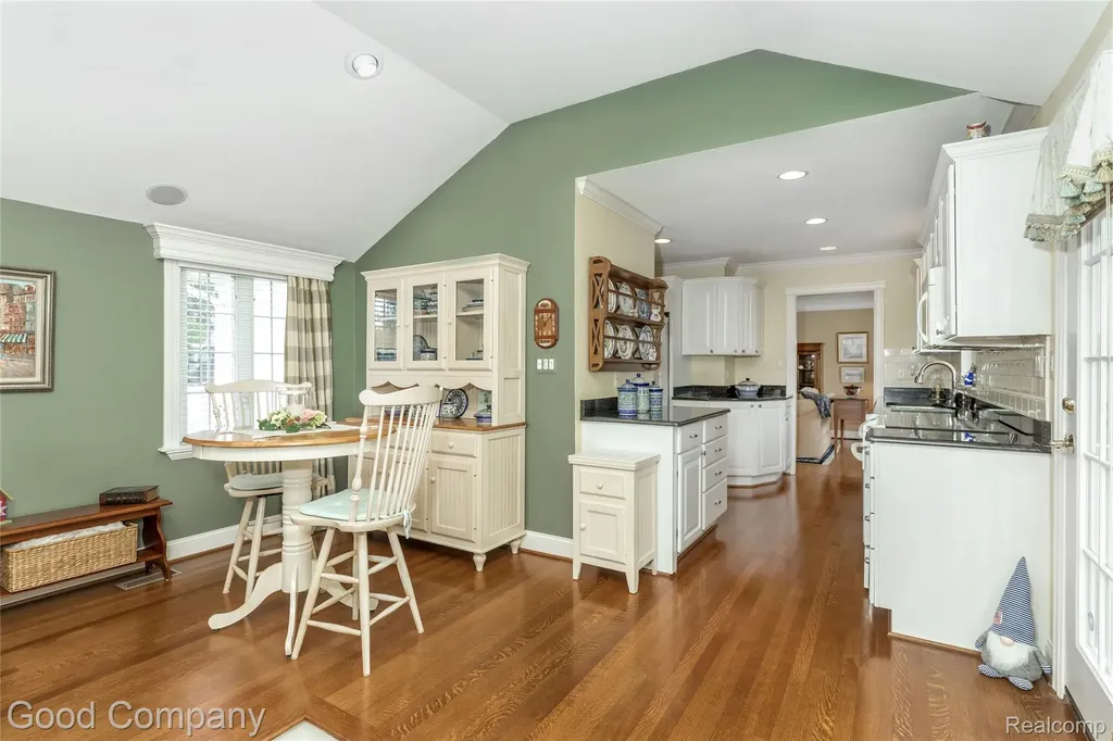 32291 Verona Circle Beverly Hills Village MI 48025