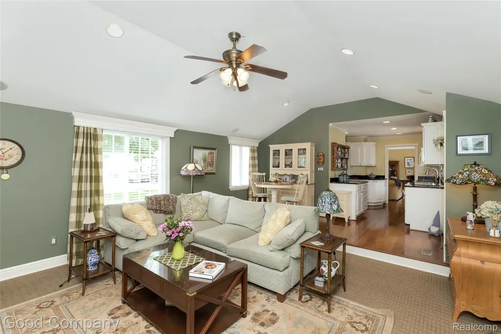 32291 Verona Circle Beverly Hills Village MI 48025