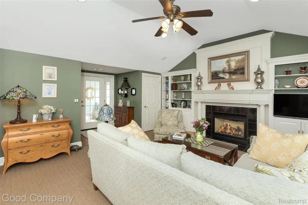 32291 Verona Circle Beverly Hills Village MI 48025