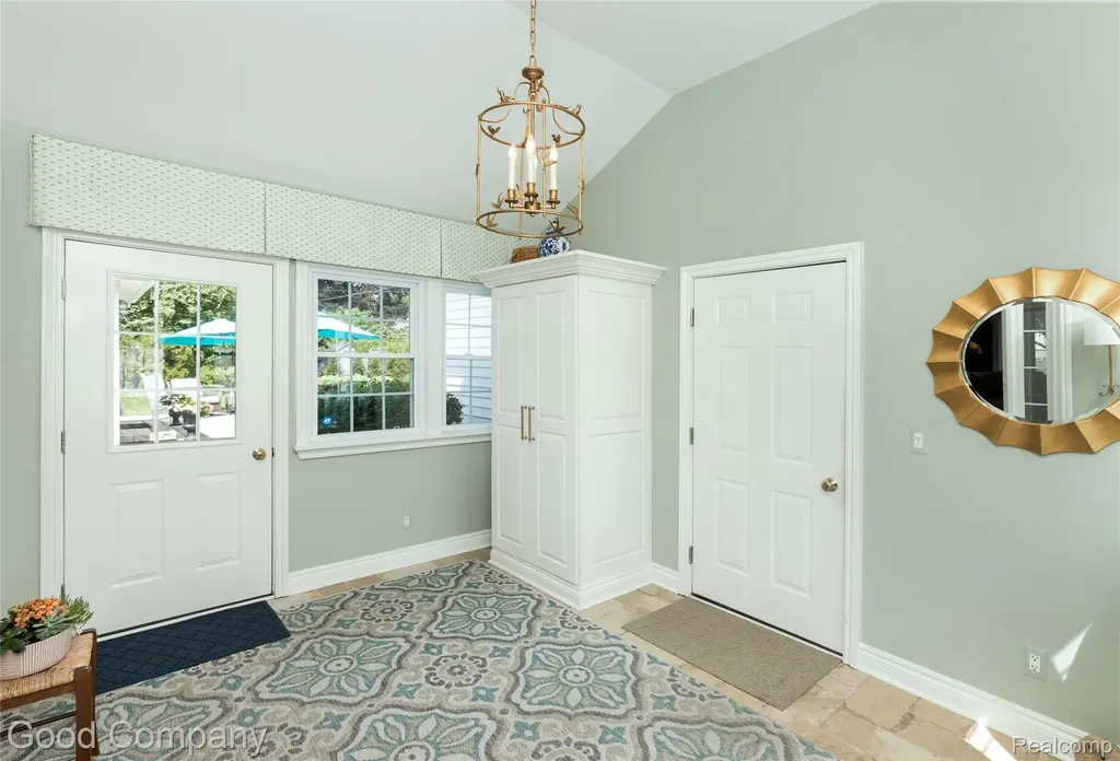 32291 Verona Circle Beverly Hills Village MI 48025