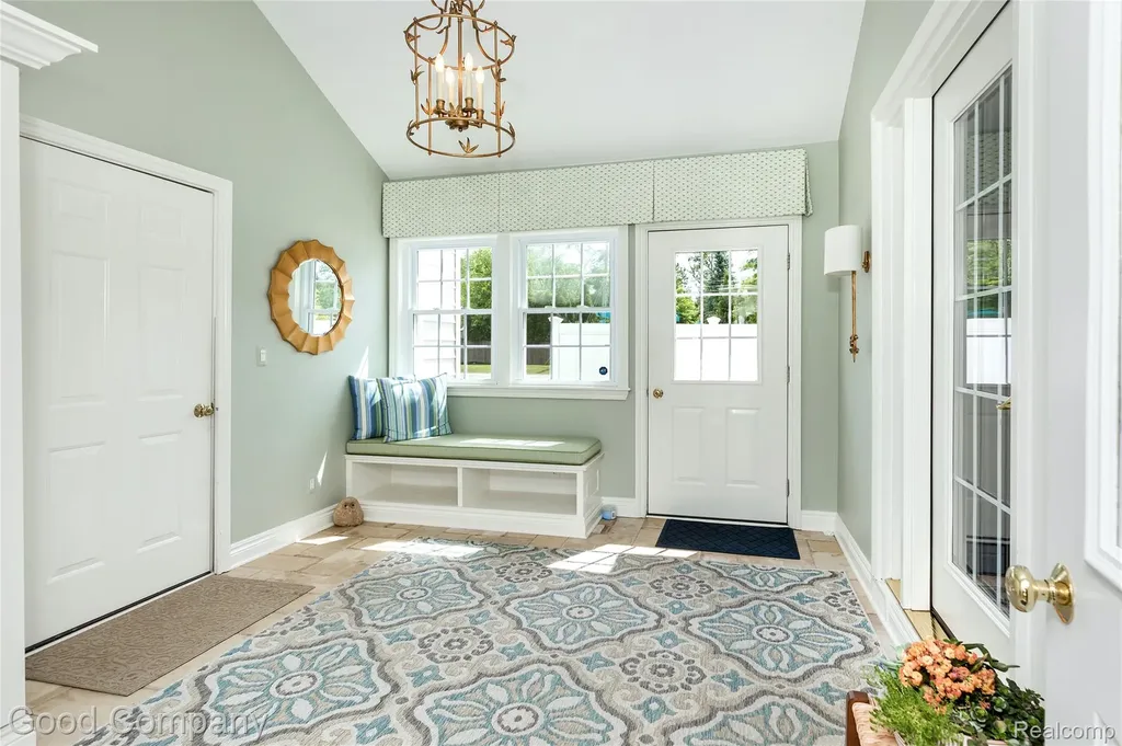 32291 Verona Circle Beverly Hills Village MI 48025