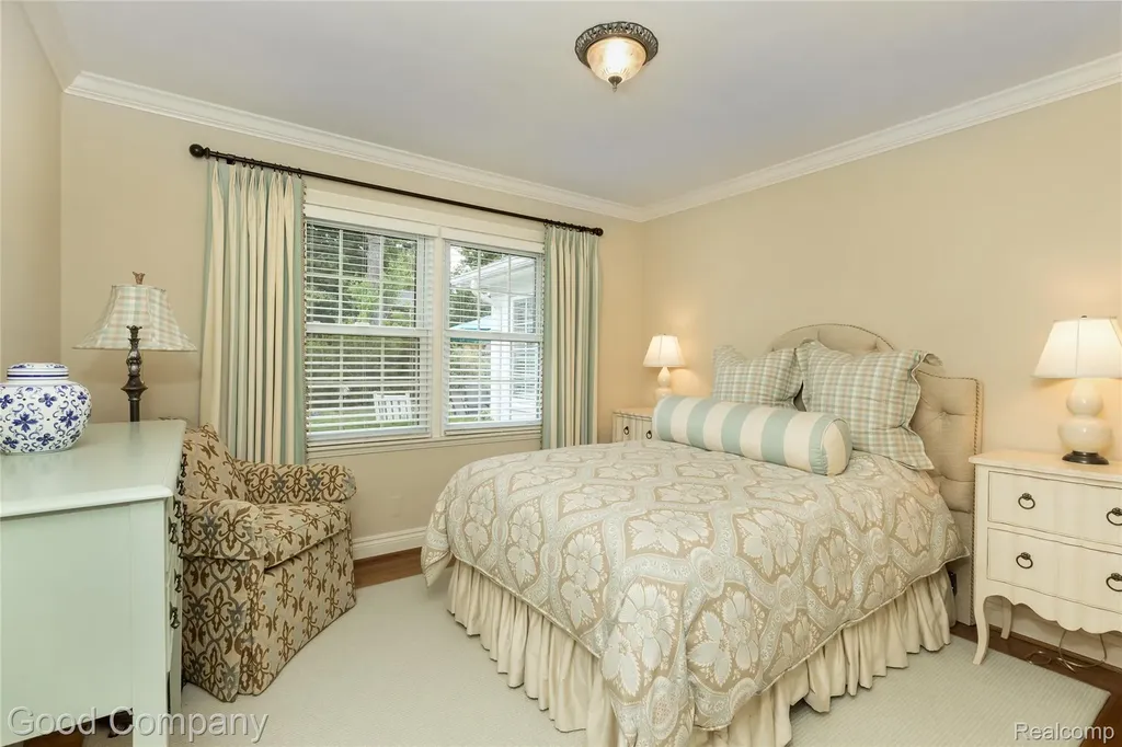 32291 Verona Circle Beverly Hills Village MI 48025
